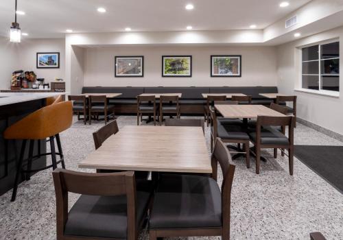 grandstay hotel and suites algona ia