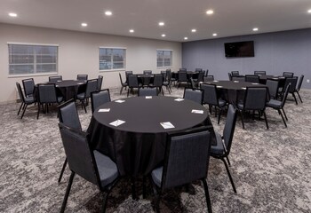 grandstay hotel and suites algona ia