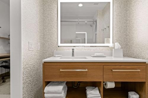 home2 suites by hilton phoenix downtown