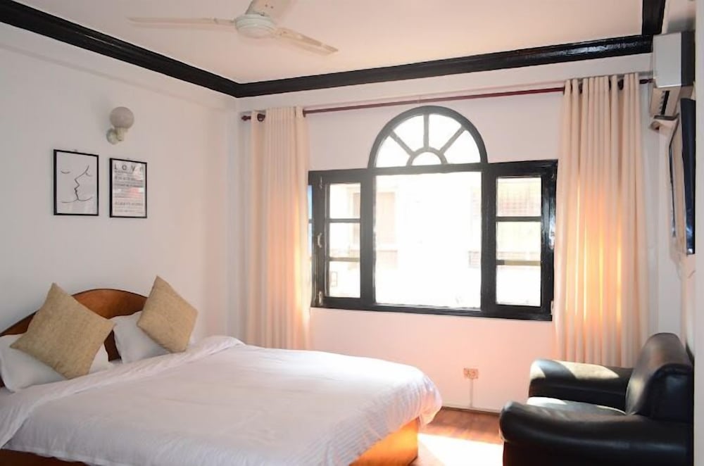 hotel holy inn