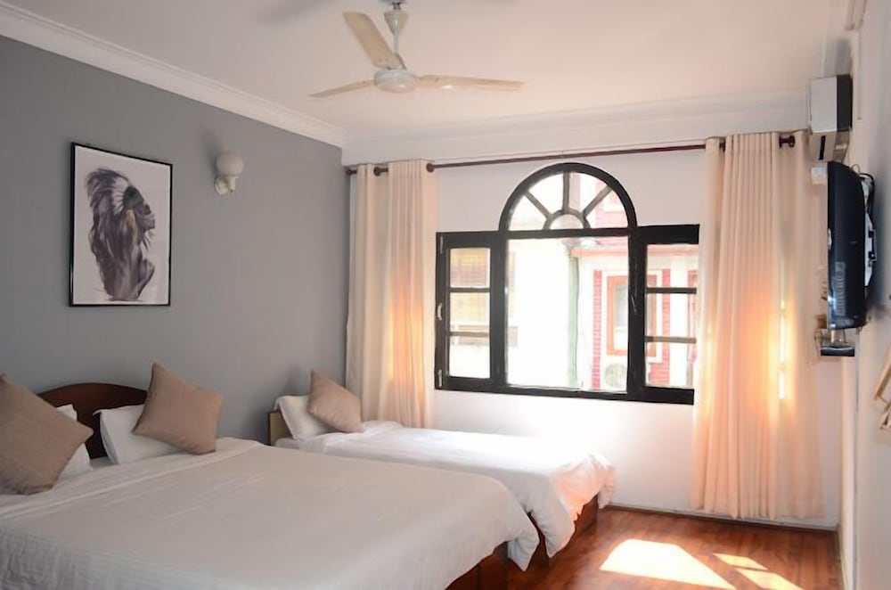 hotel holy inn
