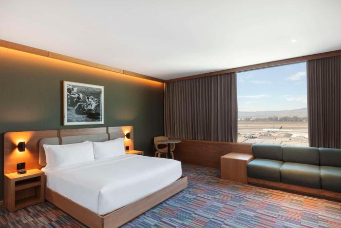 hilton garden inn guadalajara airport