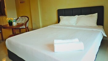 anylodge waterfront marina island pangkor