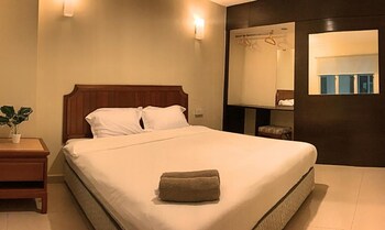 anylodge waterfront marina island pangkor