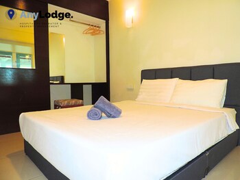 anylodge waterfront marina island pangkor