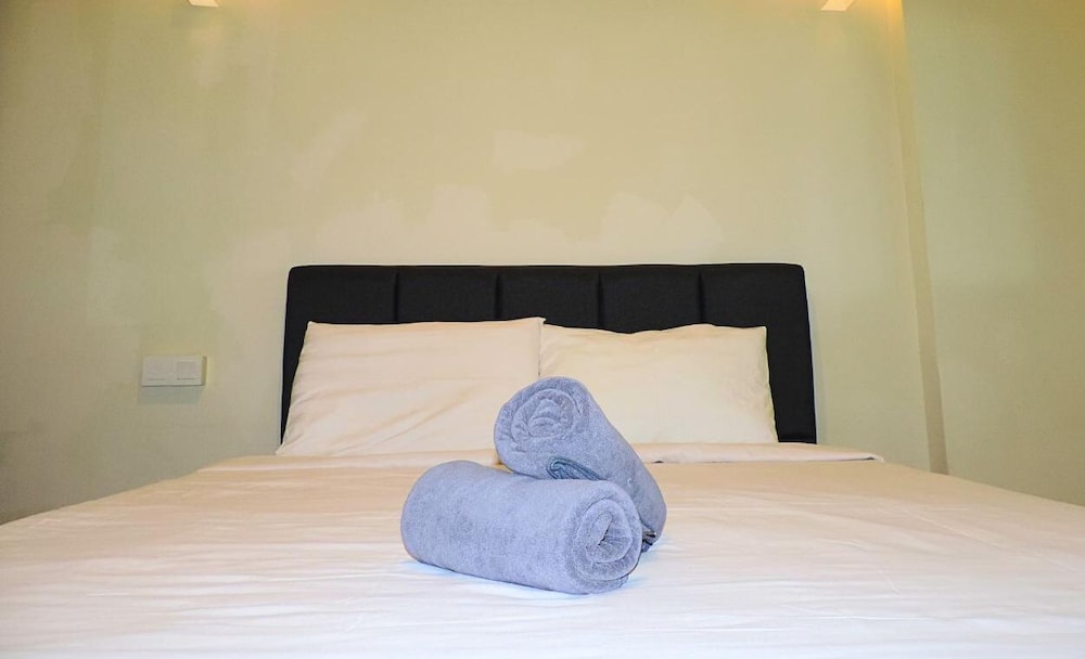 anylodge waterfront marina island pangkor