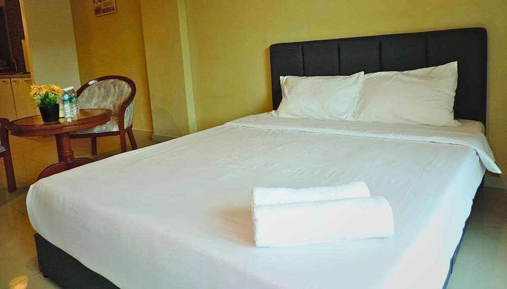 anylodge waterfront marina island pangkor