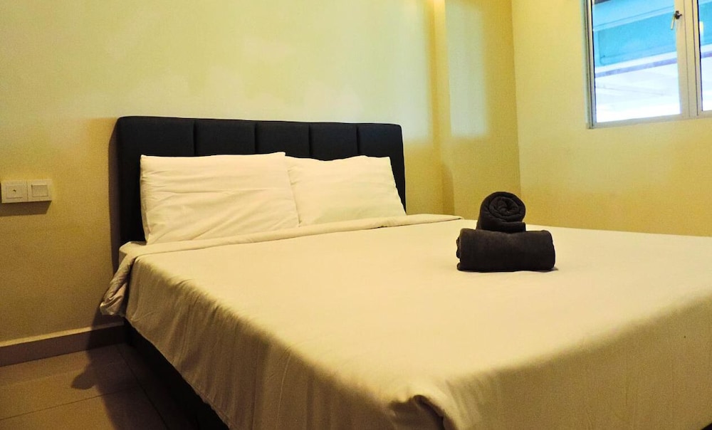 anylodge waterfront marina island pangkor