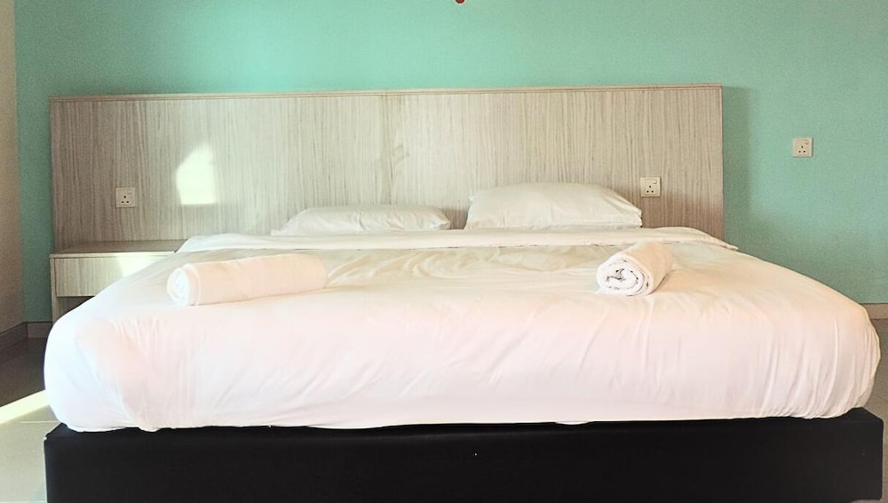 anylodge waterfront marina island pangkor