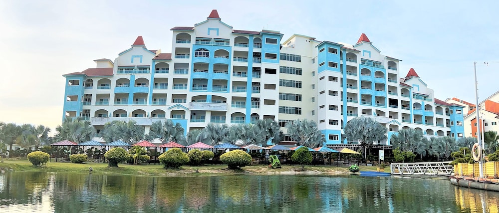 anylodge waterfront marina island pangkor