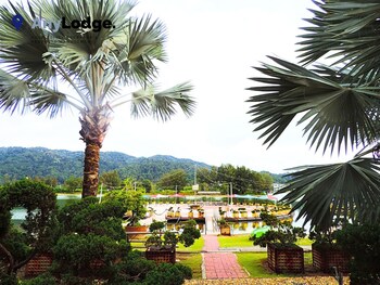 anylodge waterfront marina island pangkor