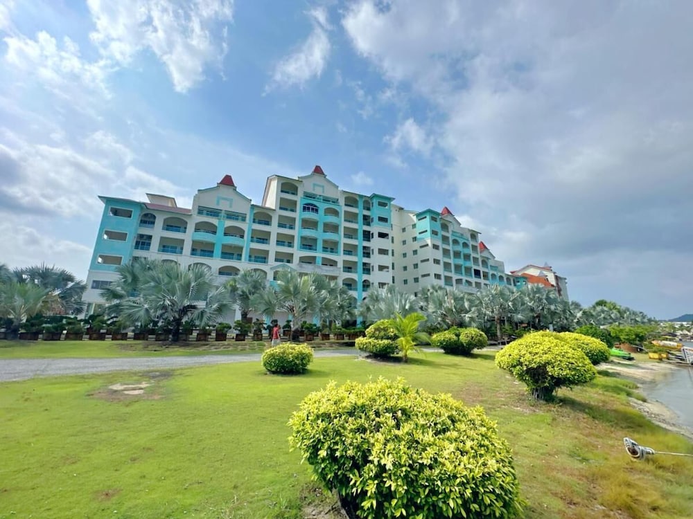 anylodge waterfront marina island pangkor