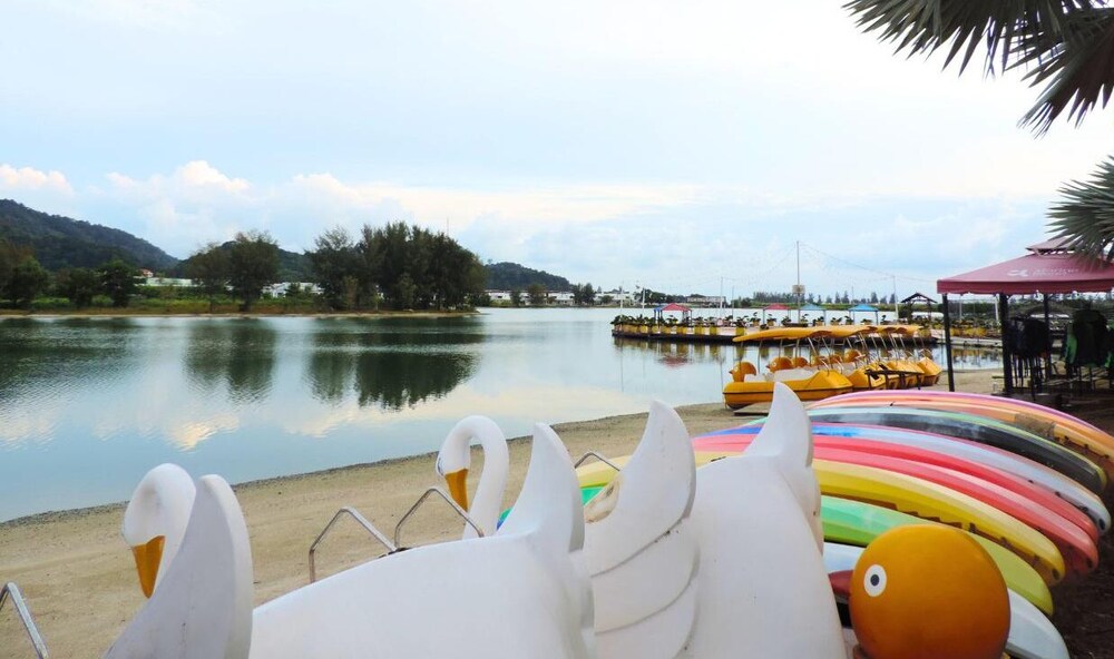 anylodge waterfront marina island pangkor