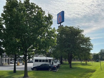 studio 6 suites lafayette in