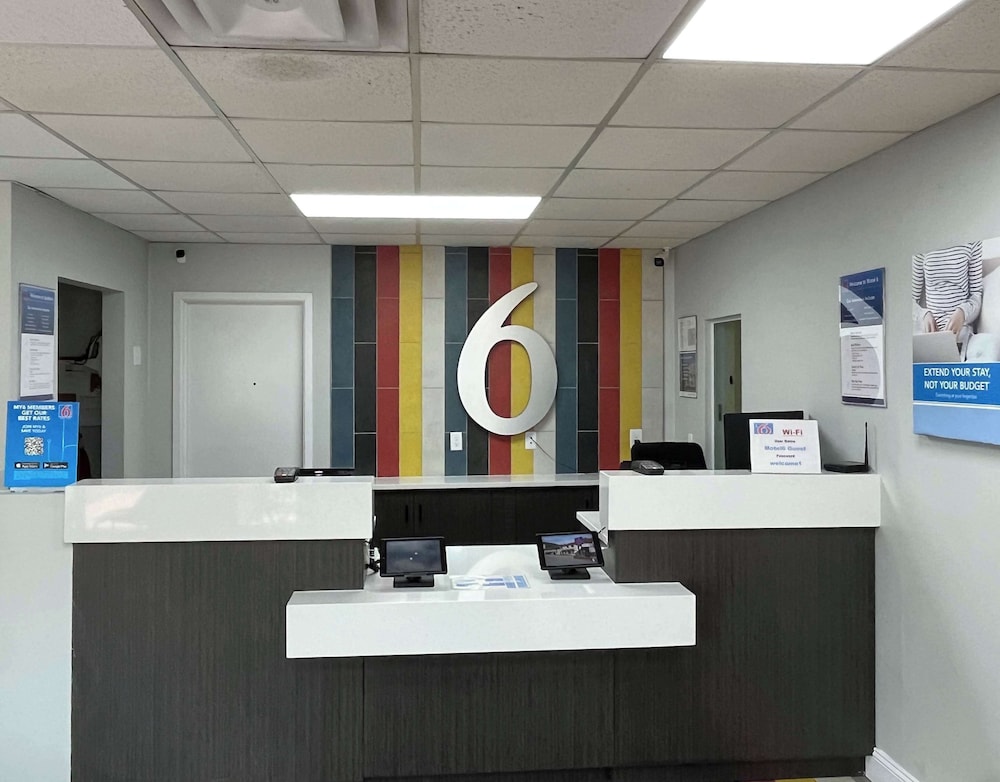 studio 6 suites lafayette in