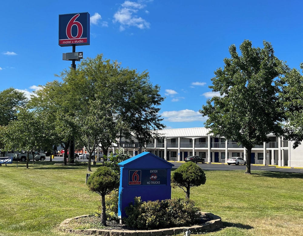 studio 6 suites lafayette in