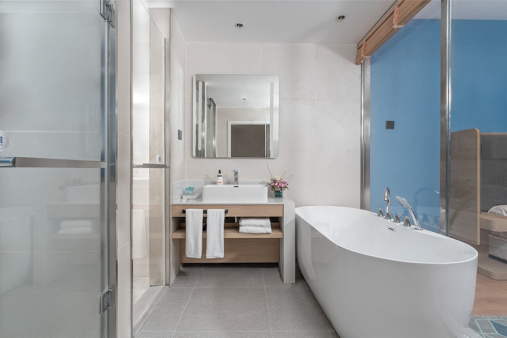 holiday inn express dangdong city center an ihg hotel