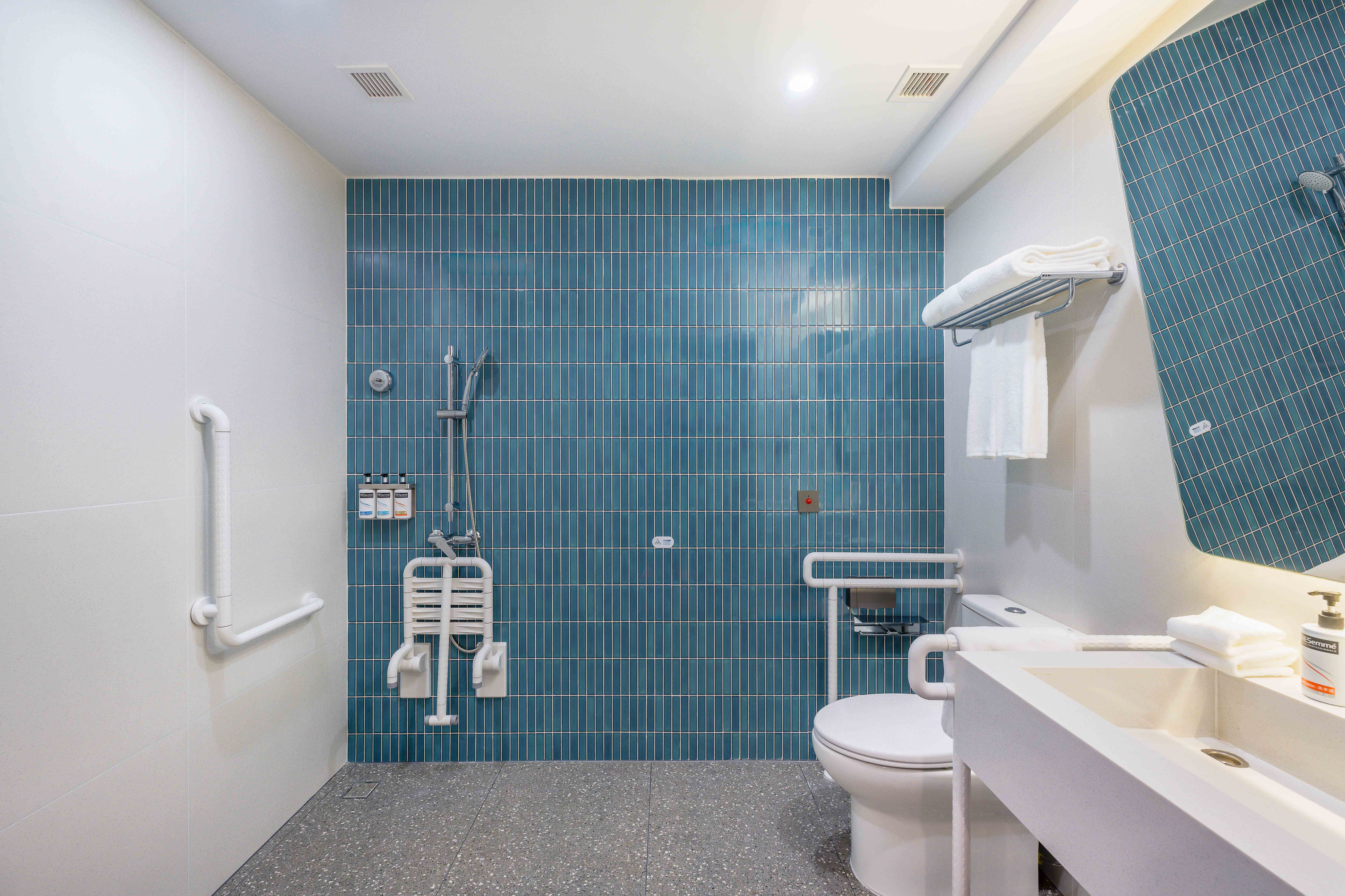 holiday inn express jiangmen east station an ihg hotel