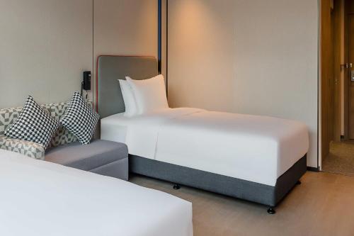 holiday inn express jiangmen east station an ihg hotel
