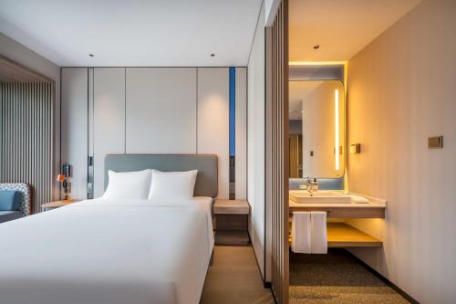 holiday inn express jiangmen east station an ihg hotel