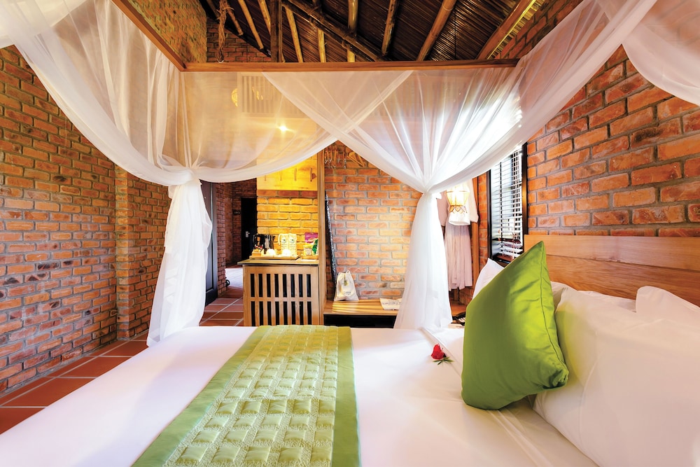 enso retreat hoi an