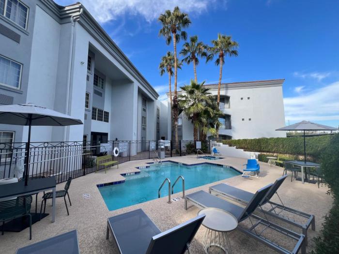 comfort inn and suites north glendale and peoria