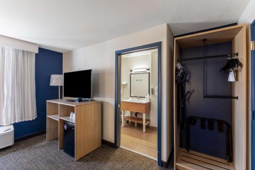 comfort inn and suites north glendale and peoria