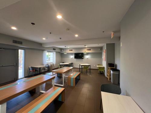 comfort inn and suites north glendale and peoria