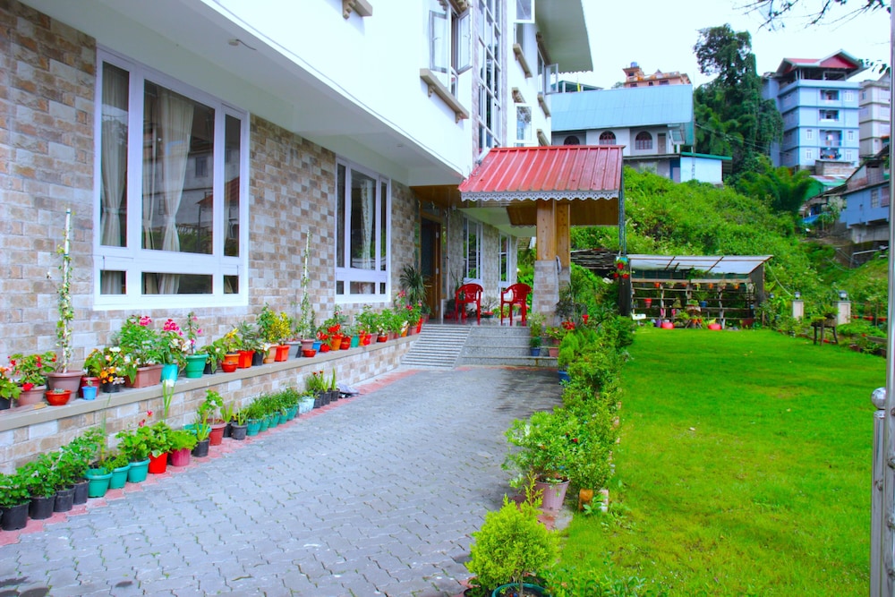 sakura garden retreat ravangla