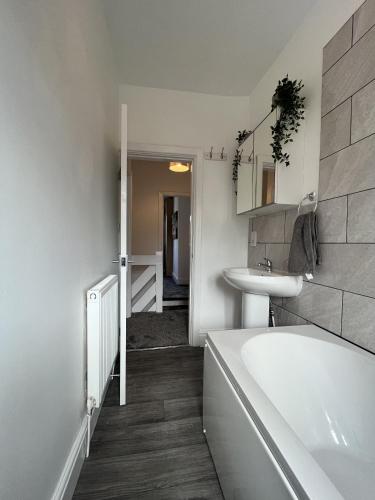 modernised central wigan townhouse sleeps up to 6