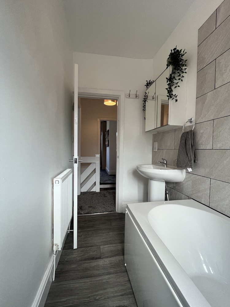 modernised central wigan townhouse sleeps up to 6