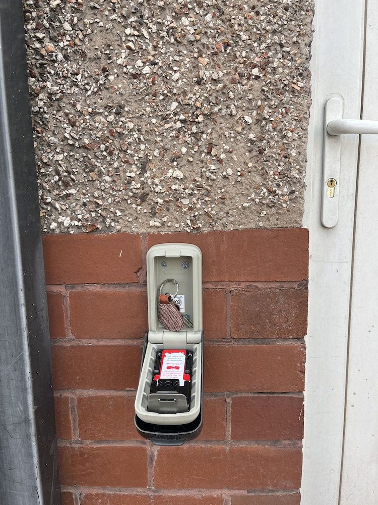 modernised central wigan townhouse sleeps up to 6