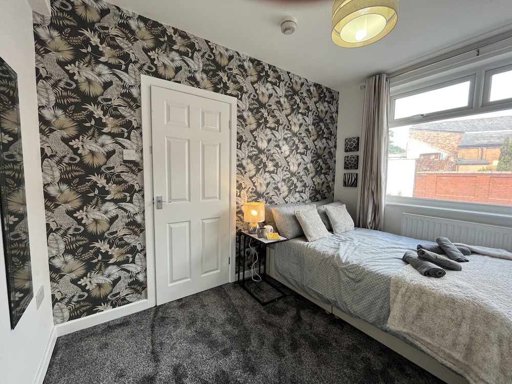 modernised central wigan townhouse sleeps up to 6