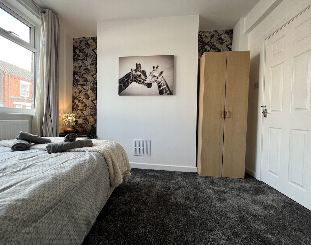 modernised central wigan townhouse sleeps up to 6