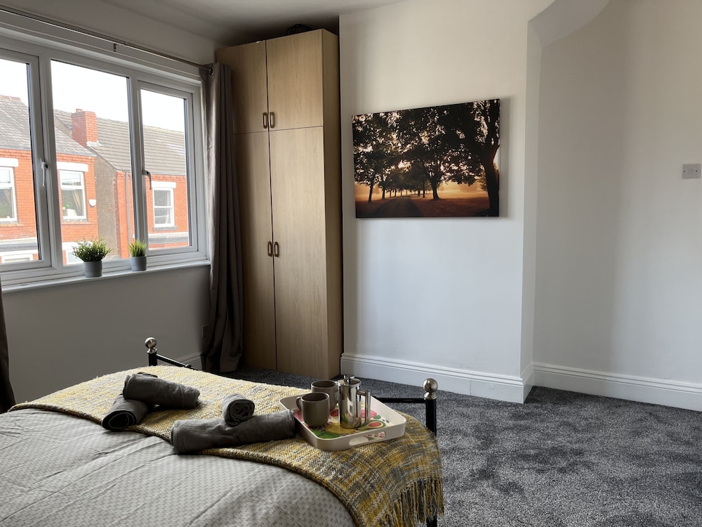 modernised central wigan townhouse sleeps up to 6