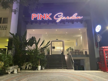 pink garden an thuong da nang