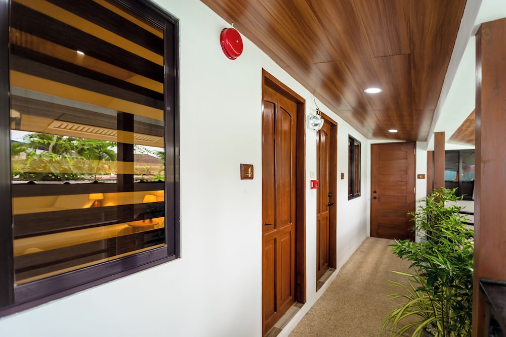 alona beach side inn