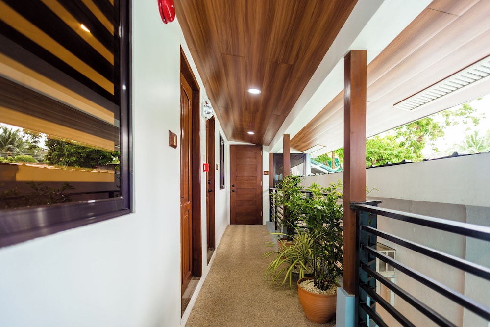 alona beach side inn