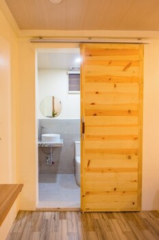 alona beach side inn