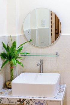 alona beach side inn