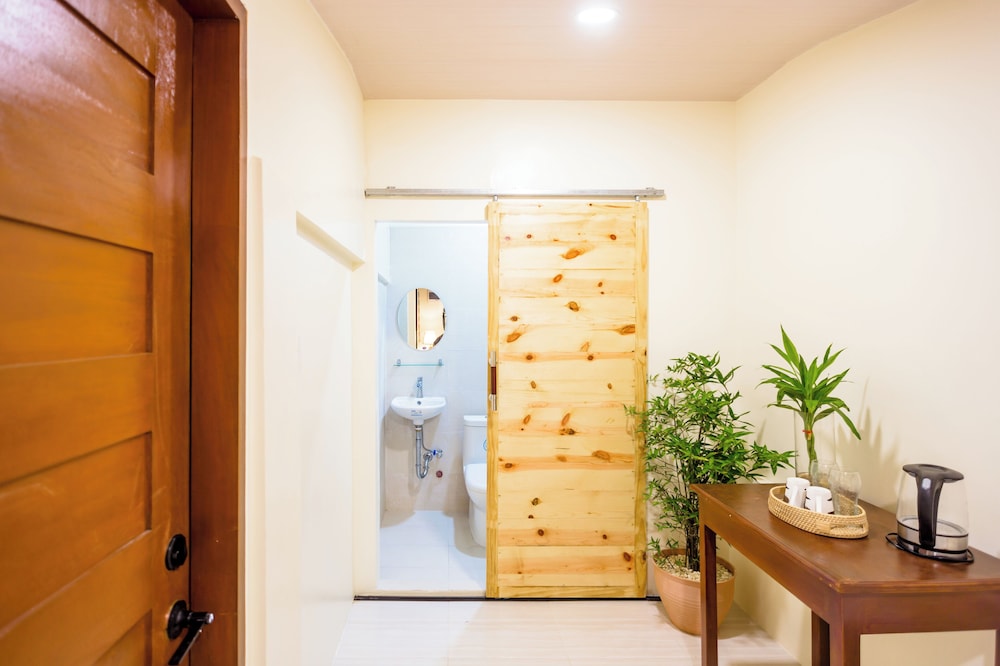 alona beach side inn