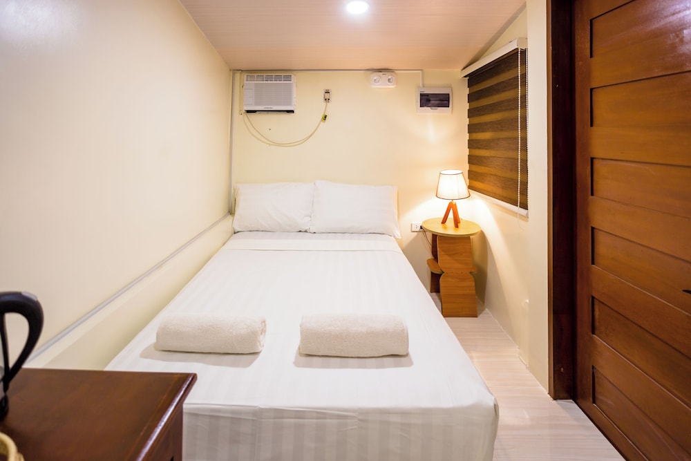 alona beach side inn