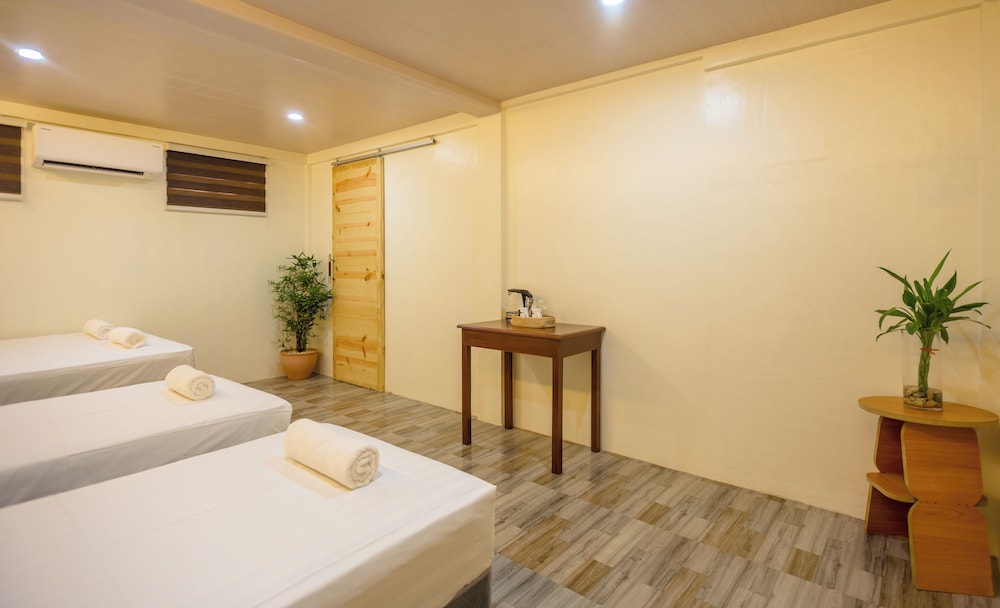 alona beach side inn