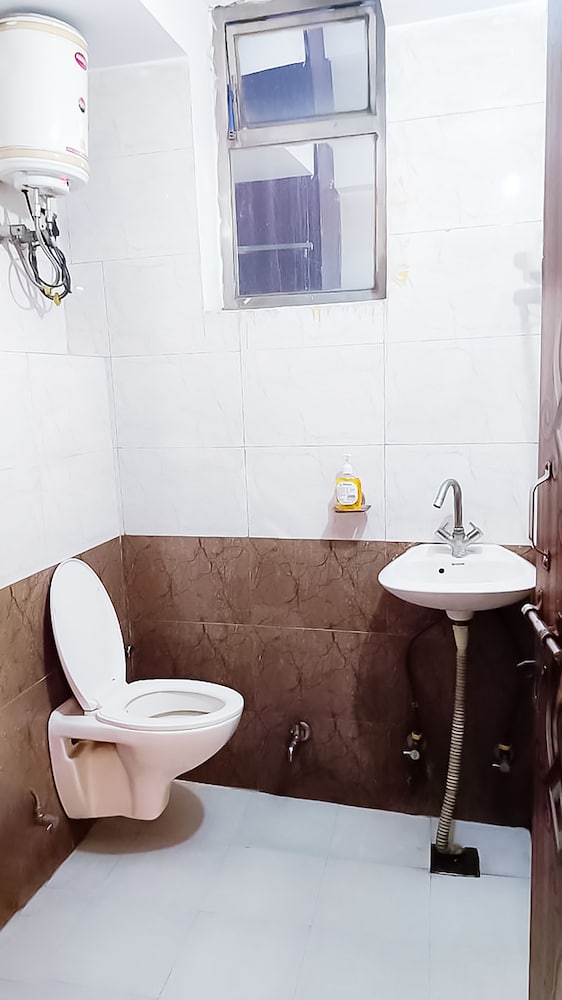 roomshala 118 hotel acclaim 7 sky