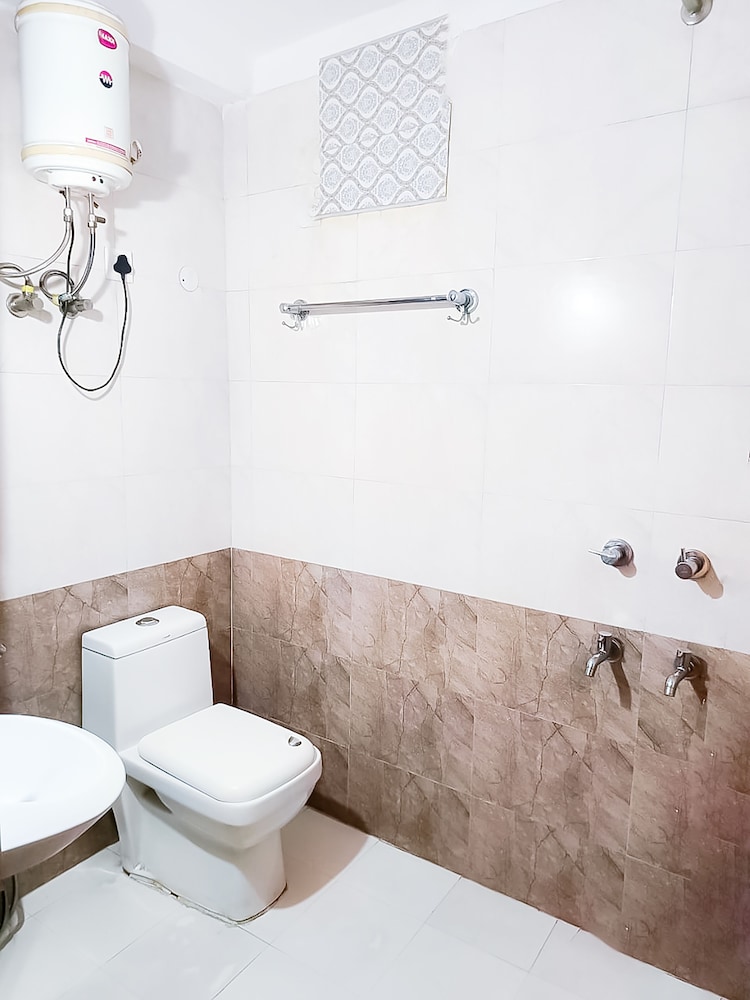 roomshala 118 hotel acclaim 7 sky