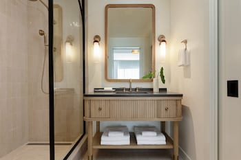 Hotel Indigo Grand Cayman, An Ihg Hotel,Grand Cayman>>Cayman Islands,3.5 star