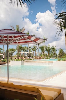 hotel indigo grand cayman an ihg hotel