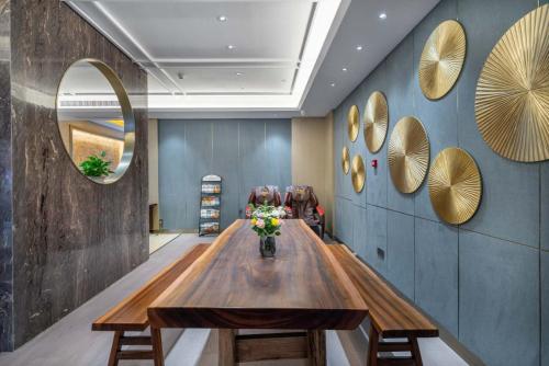 yiwu yuejia business hotel