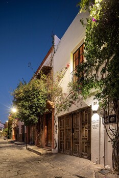 holt hotel del pueblito