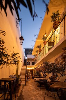 holt hotel del pueblito